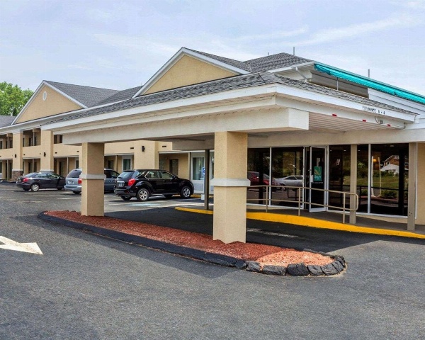 Quality Inn Waterbury image 1