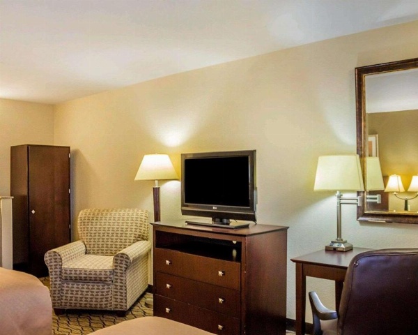 Quality Inn Waterbury image 13