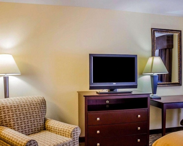 Quality Inn Waterbury image 6