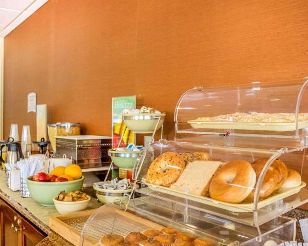 Quality Inn Waterbury image 7